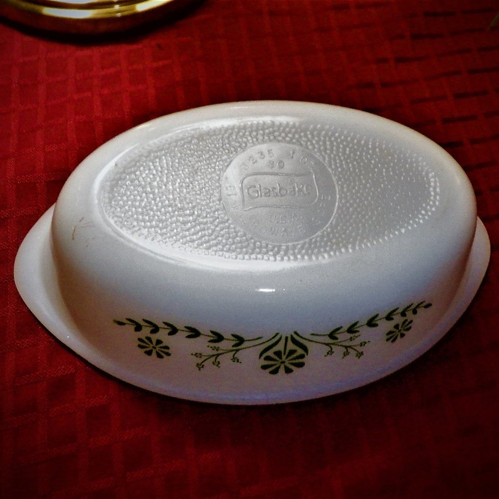 - 1953 GLASBAKE Jeanette Green Daisy Casserole BOWL ~